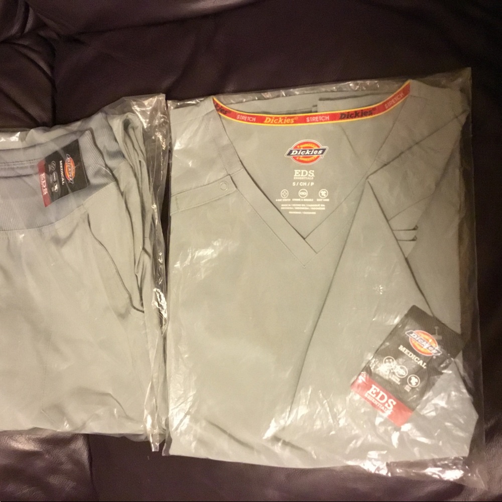Brand New Gray Stretch Dickies Medical Scrub Set Size S